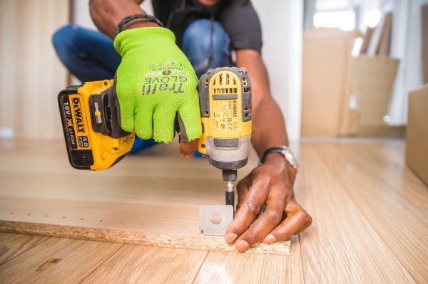 handyman-furniture-drill